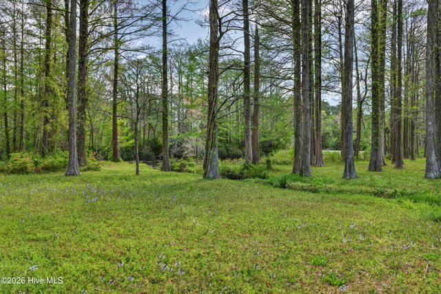 2240 W Lake Shore Drive, Wilmington, NC 28401