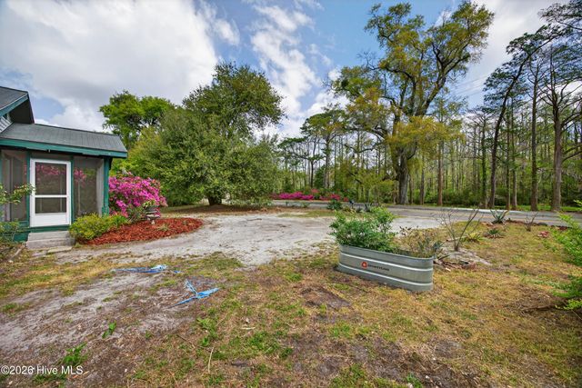 2240 W Lake Shore Drive, Wilmington, NC 28401