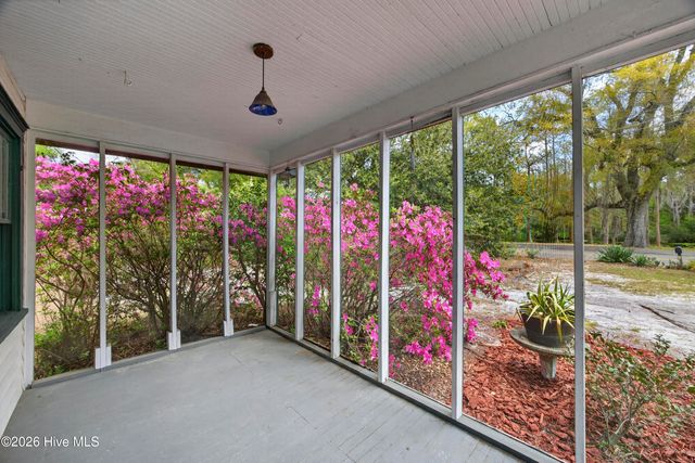 2240 W Lake Shore Drive, Wilmington, NC 28401