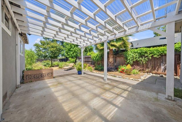 2865 26TH Ave, Sacramento, CA 95820