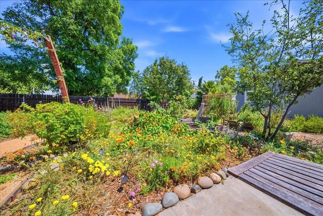 2865 26TH Ave, Sacramento, CA 95820