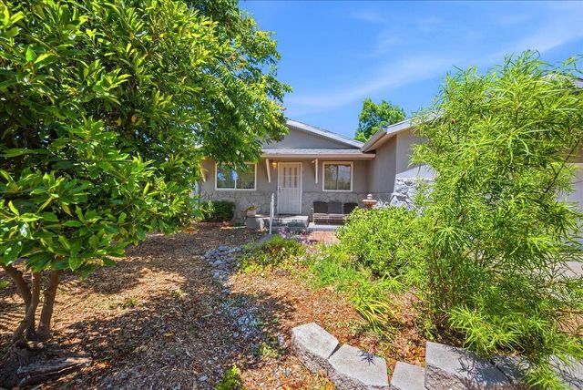 2865 26TH Ave, Sacramento, CA 95820