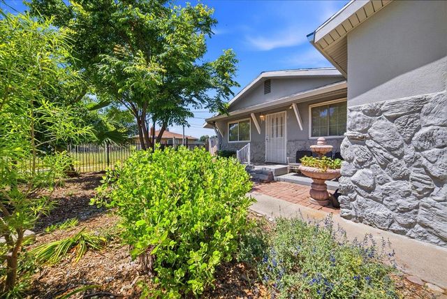 2865 26TH Ave, Sacramento, CA 95820