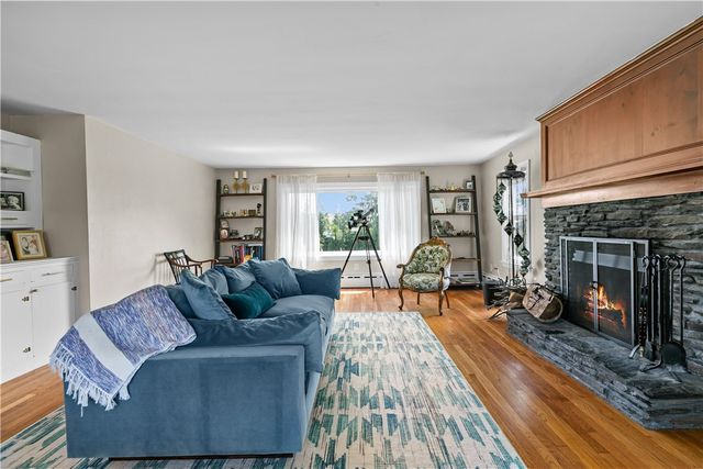 20 Borden Farm Road, Portsmouth, RI 02871