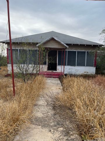 87 quinney, Carrizo Springs, TX 78834