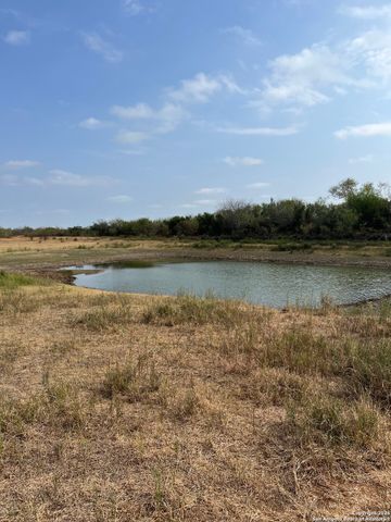 87 quinney, Carrizo Springs, TX 78834