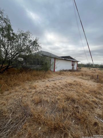 87 quinney, Carrizo Springs, TX 78834