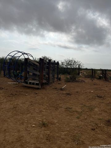 87 quinney, Carrizo Springs, TX 78834