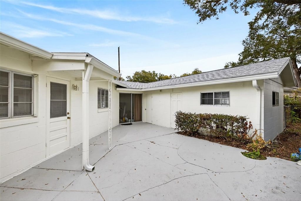 Image 17 of property listing at 821 WINTHROP PLACE, Orlando, FL 32803