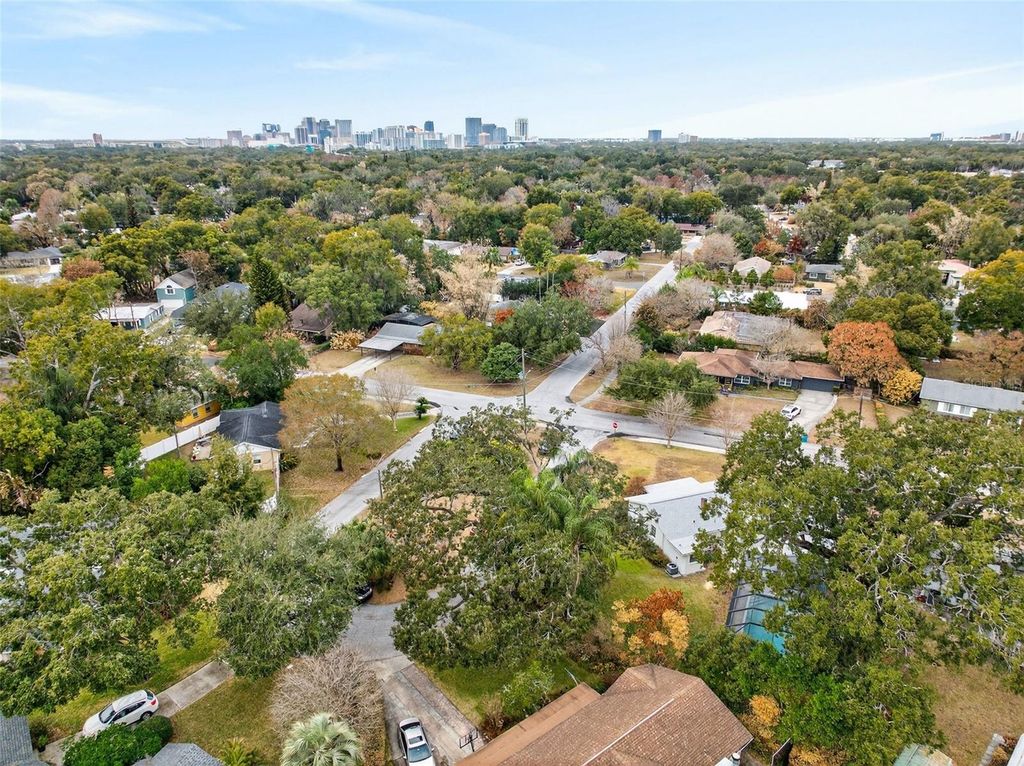 Image 24 of property listing at 821 WINTHROP PLACE, Orlando, FL 32803