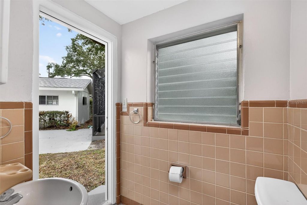 Image 9 of property listing at 821 WINTHROP PLACE, Orlando, FL 32803