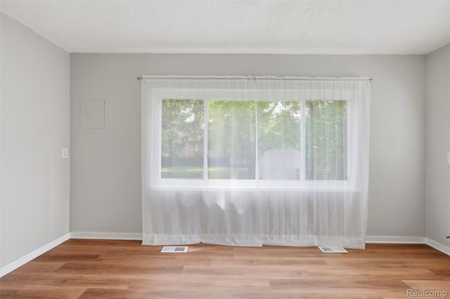 15334 Evergreen Avenue, Eastpointe, MI 48021