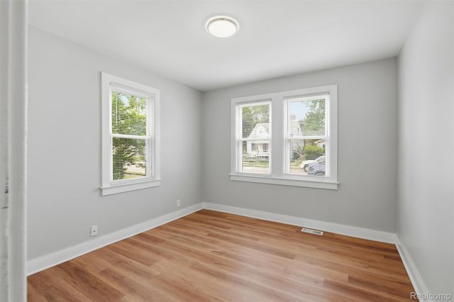 15334 Evergreen Avenue, Eastpointe, MI 48021