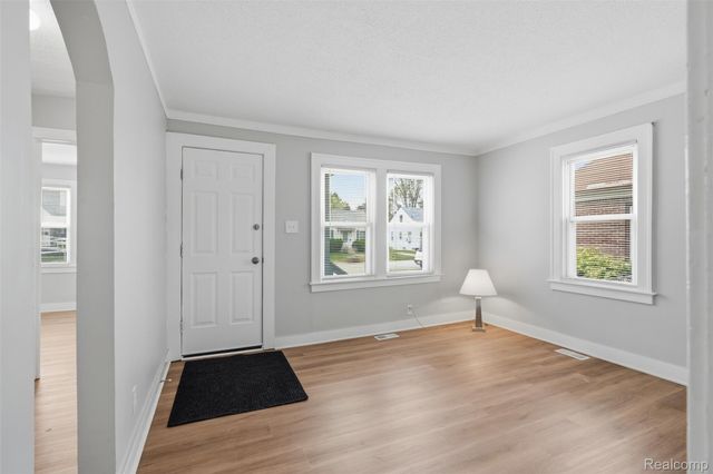 15334 Evergreen Avenue, Eastpointe, MI 48021
