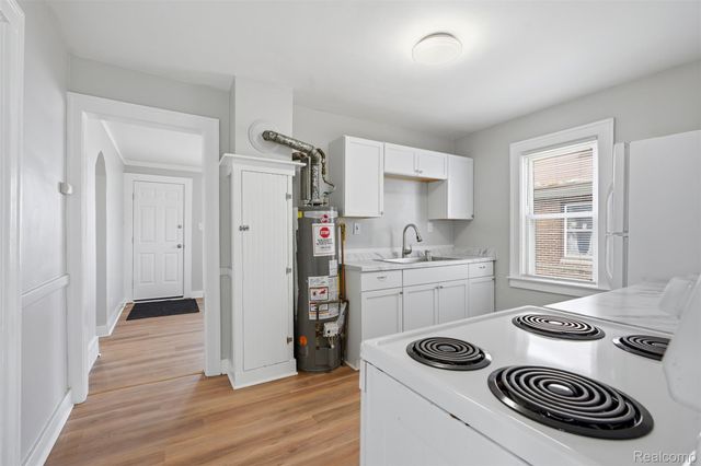 15334 Evergreen Avenue, Eastpointe, MI 48021
