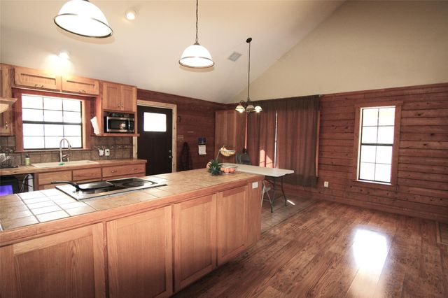 2030 Spring Valley DR, Dripping Springs, TX 78620