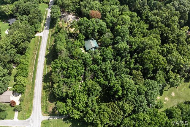 2601 Staunton Road, Troy, IL 62294