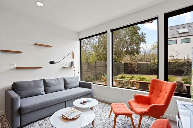 909 W Johanna ST A, Austin, TX 78704
