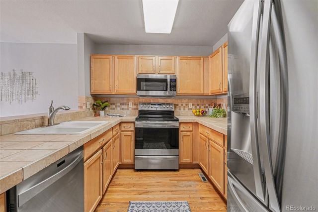 835 S Evanston Circle, Aurora, CO 80012