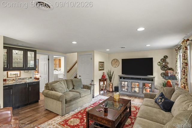 3875 Elizabeth Drive, Troy, MI 48084