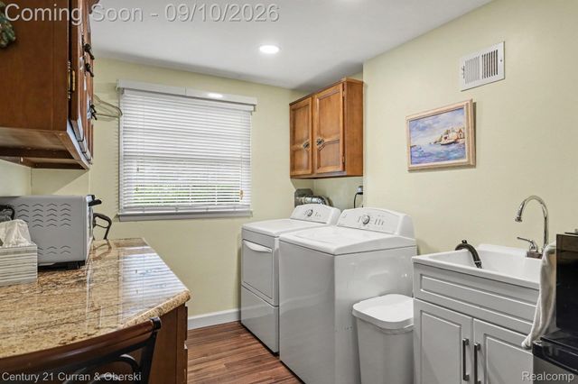 3875 Elizabeth Drive, Troy, MI 48084