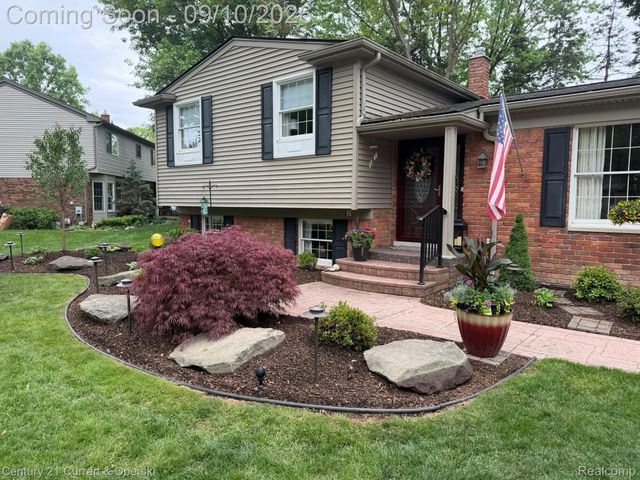 3875 Elizabeth Drive, Troy, MI 48084