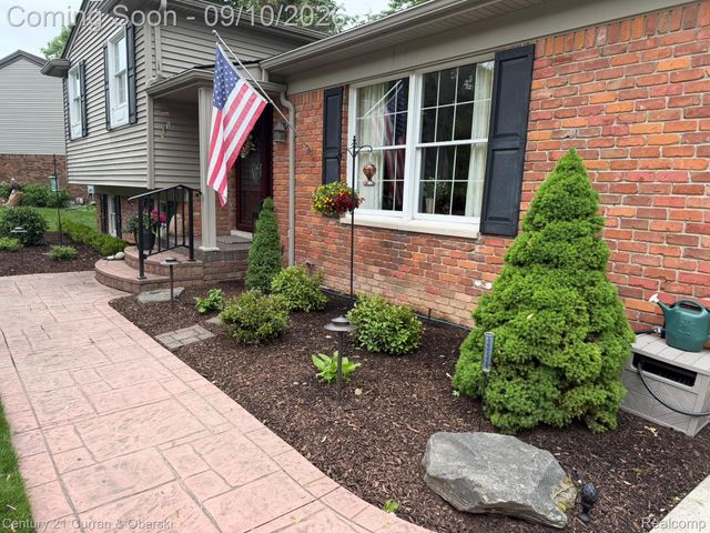 3875 Elizabeth Drive, Troy, MI 48084