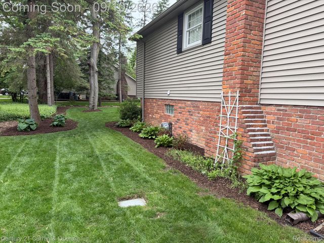 3875 Elizabeth Drive, Troy, MI 48084
