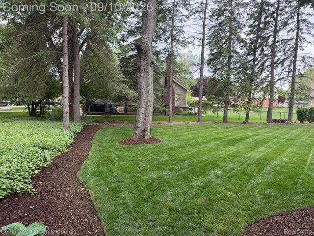 3875 Elizabeth Drive, Troy, MI 48084