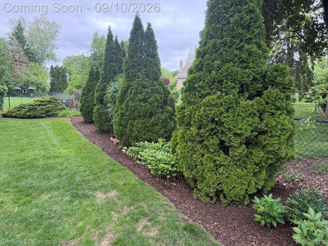3875 Elizabeth Drive, Troy, MI 48084