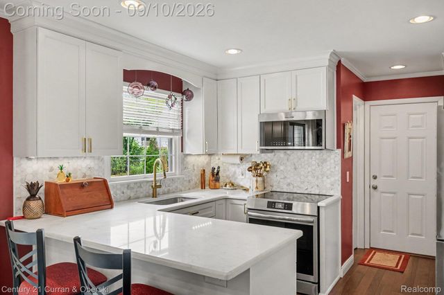 3875 Elizabeth Drive, Troy, MI 48084