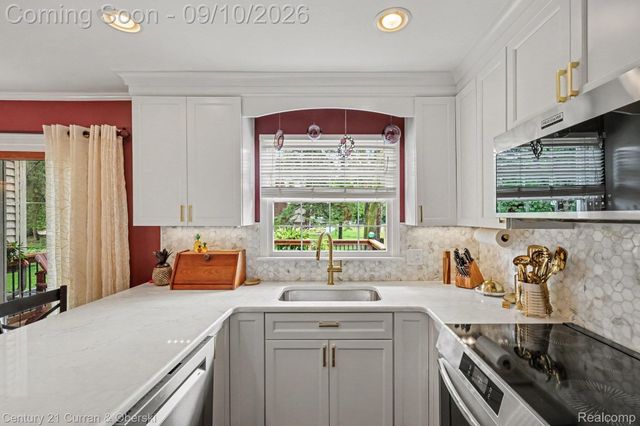 3875 Elizabeth Drive, Troy, MI 48084