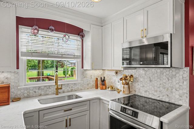 3875 Elizabeth Drive, Troy, MI 48084