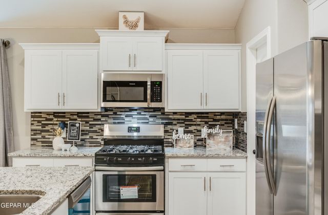 12432 Oconee Place, Clint, TX 79836
