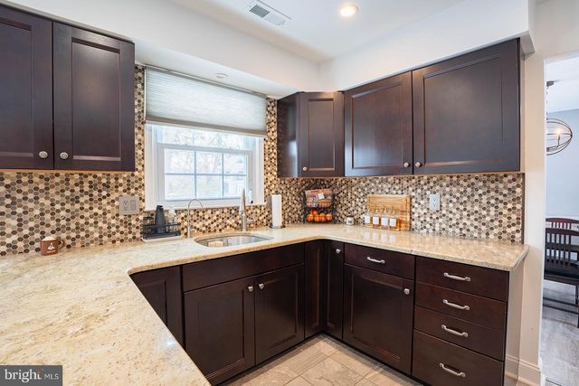 601 TALLOWOOD LN, Mount Laurel, NJ 08054