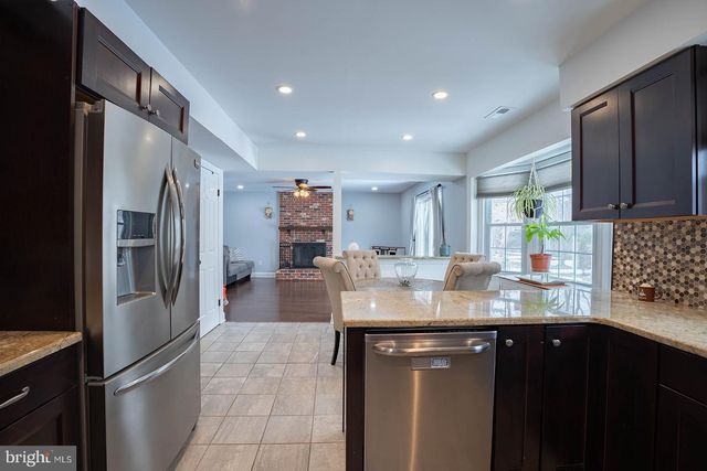 601 TALLOWOOD LN, Mount Laurel, NJ 08054