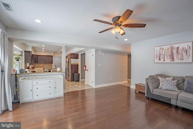 601 TALLOWOOD LN, Mount Laurel, NJ 08054