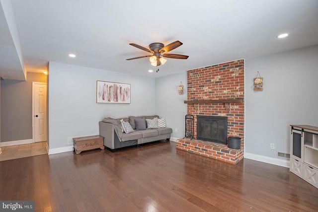 601 TALLOWOOD LN, Mount Laurel, NJ 08054