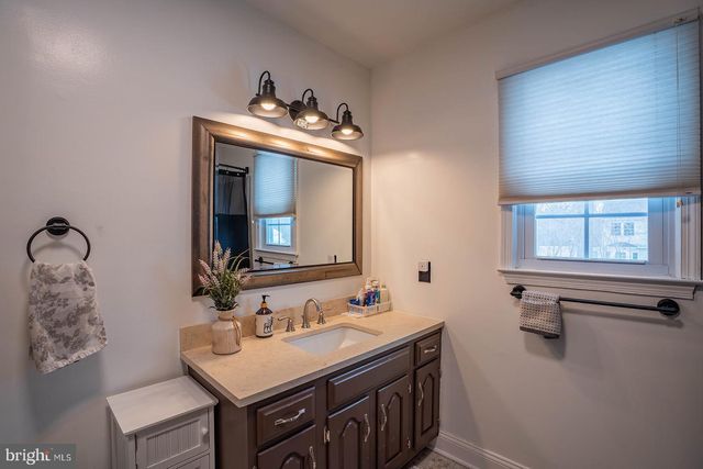 601 TALLOWOOD LN, Mount Laurel, NJ 08054