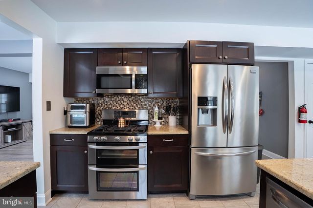 601 TALLOWOOD LN, Mount Laurel, NJ 08054