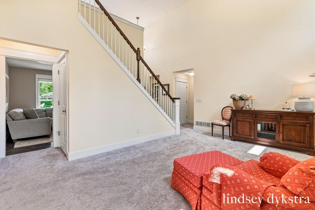 4238 Oak Timbers Drive NE, Grand Rapids, MI 49525