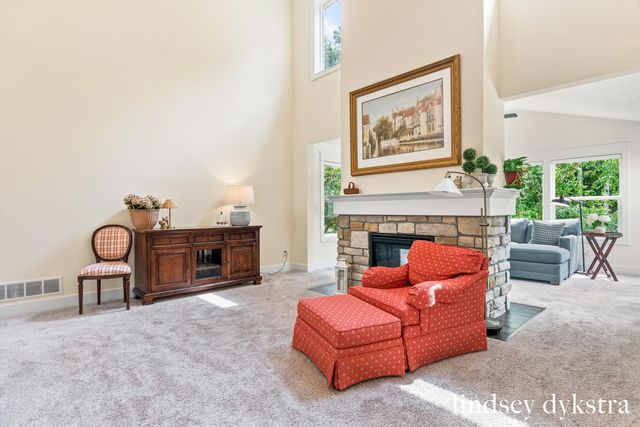 4238 Oak Timbers Drive NE, Grand Rapids, MI 49525