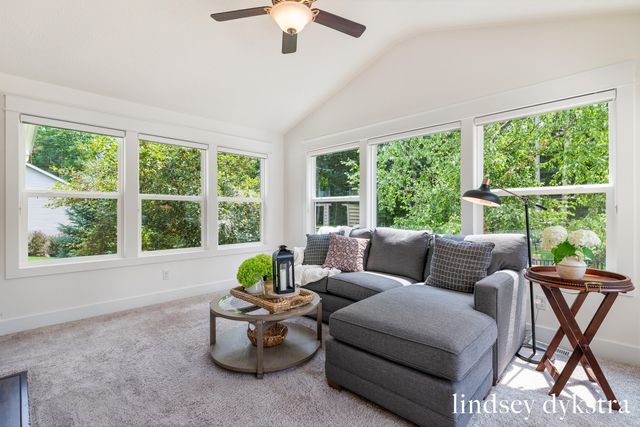 4238 Oak Timbers Drive NE, Grand Rapids, MI 49525