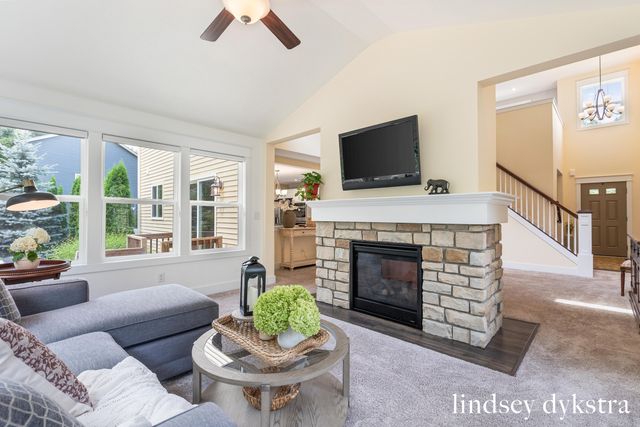 4238 Oak Timbers Drive NE, Grand Rapids, MI 49525