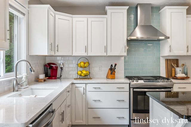 4238 Oak Timbers Drive NE, Grand Rapids, MI 49525