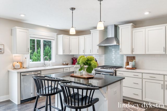 4238 Oak Timbers Drive NE, Grand Rapids, MI 49525