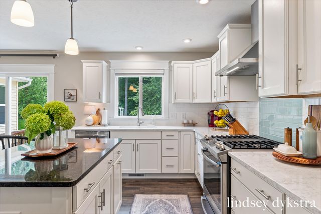 4238 Oak Timbers Drive NE, Grand Rapids, MI 49525