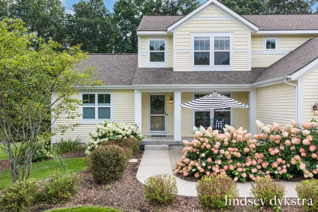 4238 Oak Timbers Drive NE, Grand Rapids, MI 49525