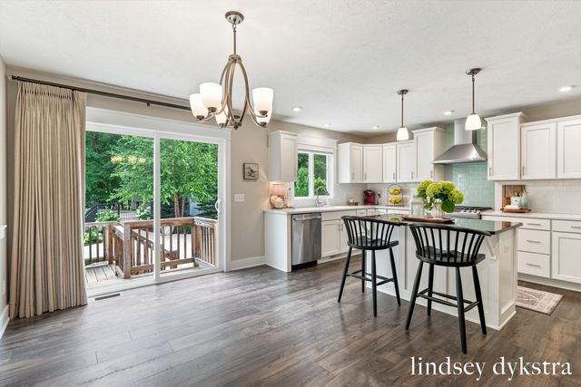 4238 Oak Timbers Drive NE, Grand Rapids, MI 49525