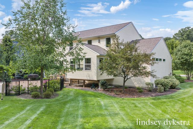 4238 Oak Timbers Drive NE, Grand Rapids, MI 49525